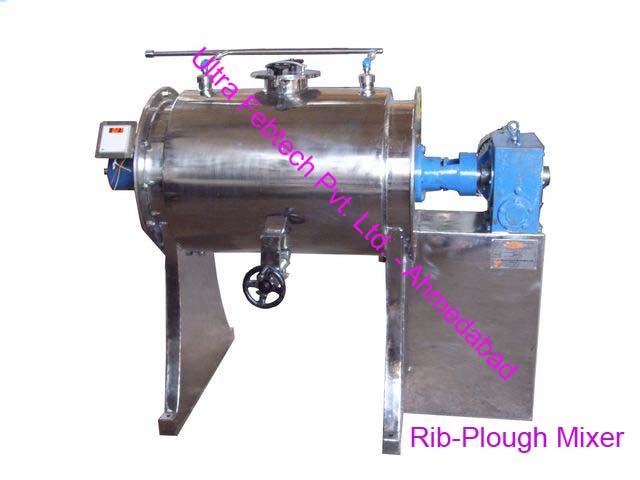 Rib plough blender