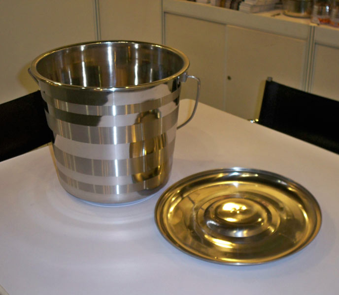 Bucket with Cover-2