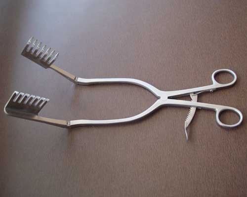 Beckman Eaton Retractor, for Hospital, Packaging Type : Box