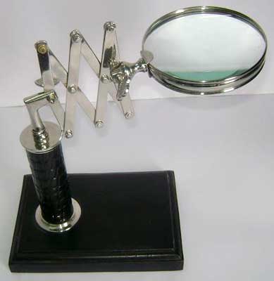 Magnifying Glass Wooden Base