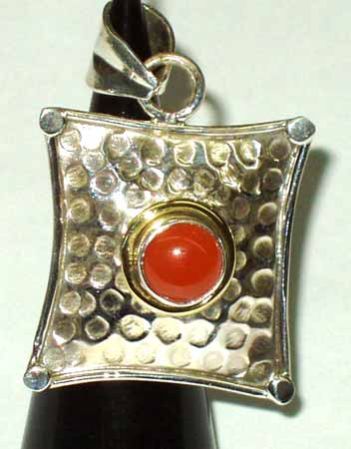 Womens Classic Hammered Pendant