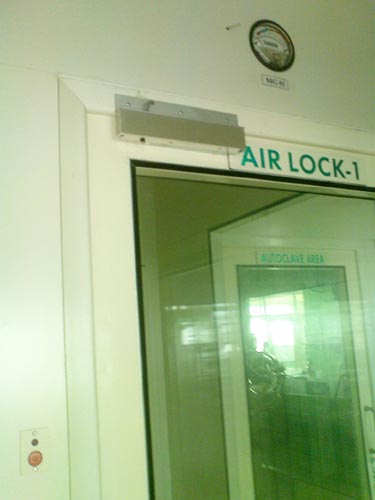 Clean Room Door Interlocking System