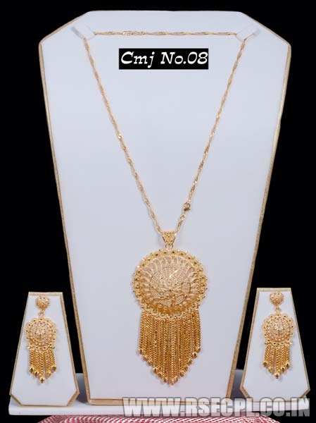 Necklace Set Pendent with small hanging chains with earrings