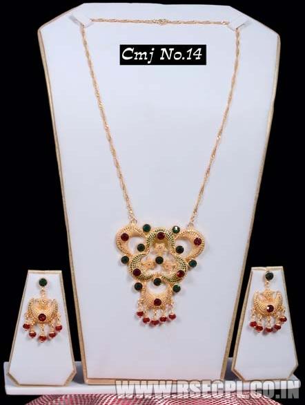Necklace with floral pendent and earrings