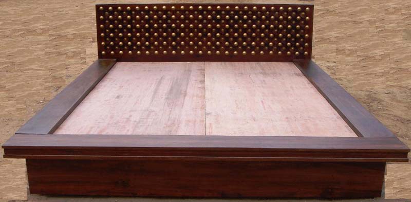 Wooden Platetform Quean Bed