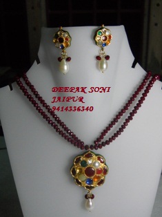 Gold Kundan Pandant Set