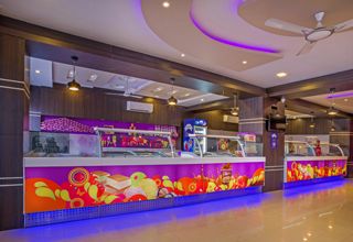 ICE CREAM DISPLAY COUNTER