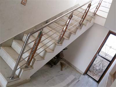 Round Polished Alloy Steel SS Staircase Railings, Grade : AISI