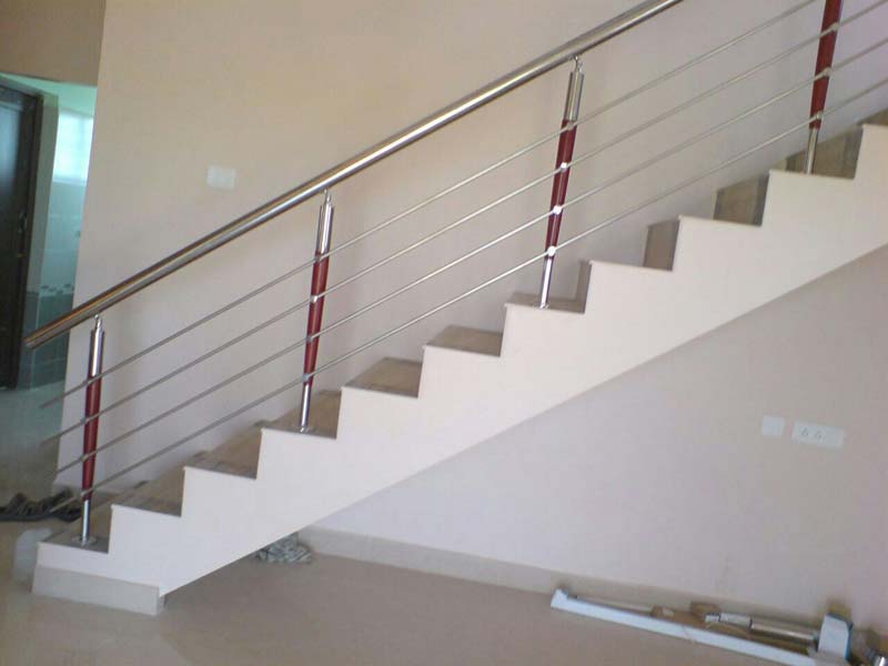 Round Stainless Steel With Wooden Railings, for Staircase Use, Grade : AISI