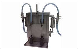 Mechanical Stainless Steel 100 Kgs Liquid Filling Machine, Packaging Type : Wooden Box
