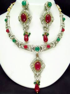 Victorian Necklaces Set