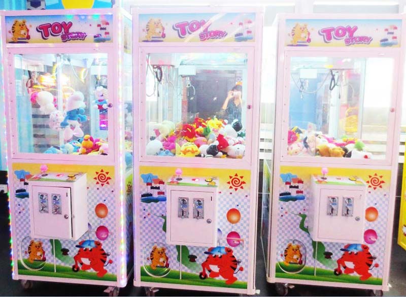 GAMA toy crane machine at Best Price in Meerut