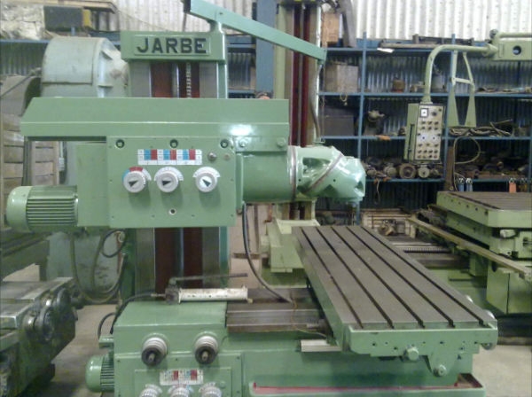 Bed Type Universal Milling Machine