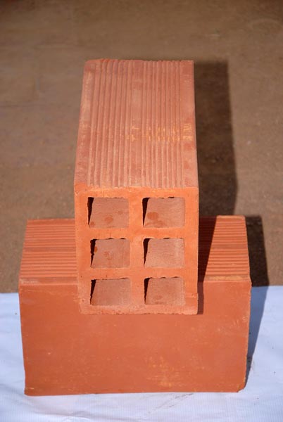 Solid Plain Non Polished Clay Hollow Block, Feature : Optimum Strength, Washable