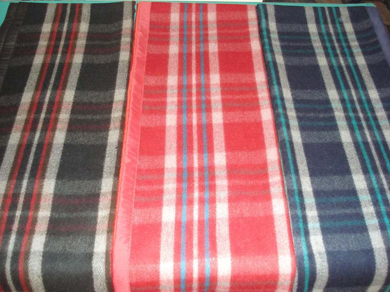 Checked Woolen Blankets, Size : 150x220