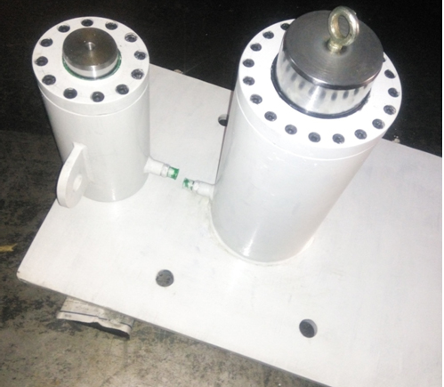 Single acting hydraulic cylinders