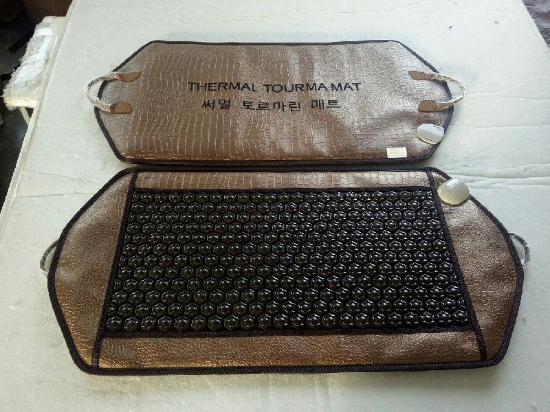 Mini tourma mat with magnetic effect