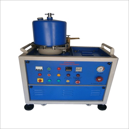 Centrifugal oil cleaning system