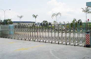 automatic retractable gates
