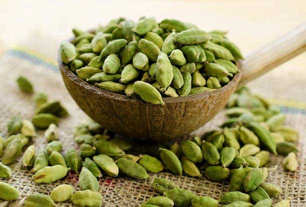 Unpolished Raw Natural green cardamom, Packaging Type : Paper Box, Plastic Packet, Plastic Pouch