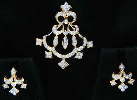 Gold Diamond Pendant Set- JV16