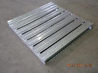 Mild Steel metal pallets, Feature : Attractive Look, Fine Finished, Long Lasting, Non Breakable