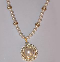 Short Pearl Necklace