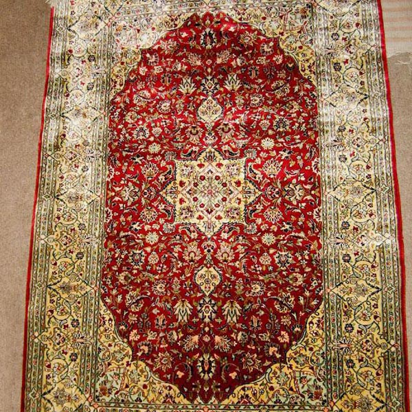 Kashmiri Carpet (04) Buy kashmiri carpet in Srinagar Jammu & Kashmir India
