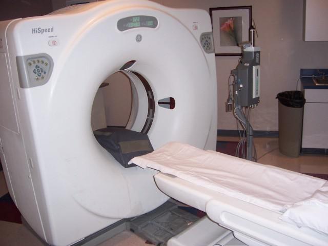 GE Hi-speed Nxi Dual Slice CT Scan Machine