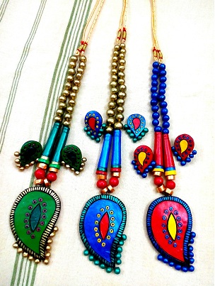Colorful Terracotta Necklace Sets for this Holi