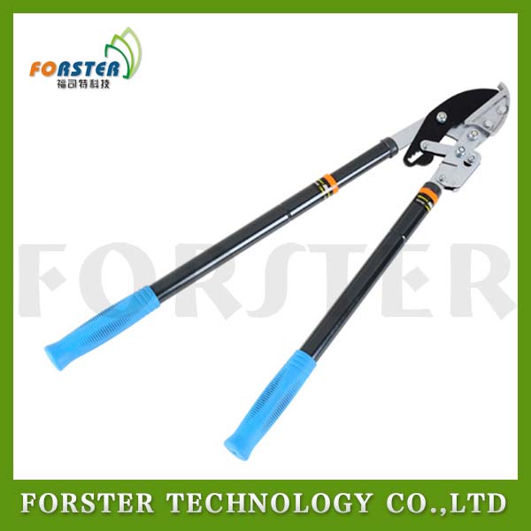 Image of Ratcheting manual hedge trimmer cutting hedge