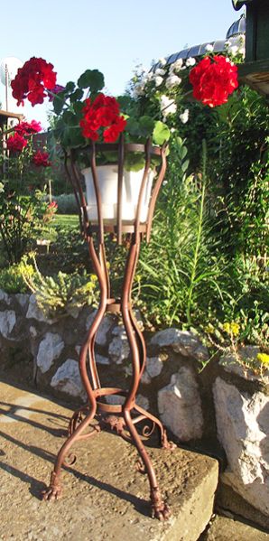 Wrought Iron Flower Holder Hf