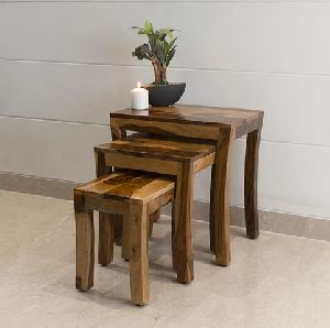 Patal Center Table With Four Stool