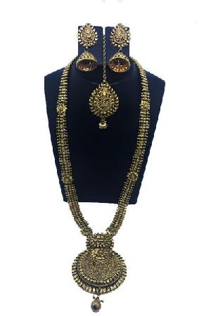 Royal traditional neck piece