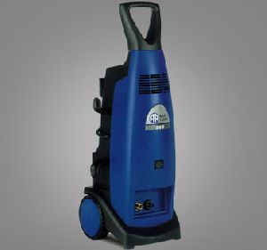 PROFESSIONAL HIGH PRESSURE COLD WATER CLEANER