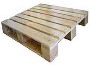 FOUR WAY PINEWOOD PALLETS