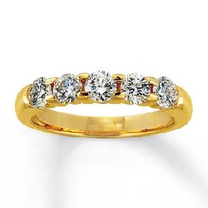 yellow gold ring of 1ct diamonds