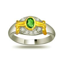 Trendy Diamond & Emerald Ring