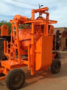 Lift mixture machine with Hopper