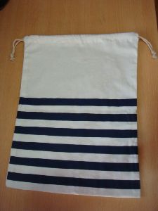 Cotton bag with drawstring