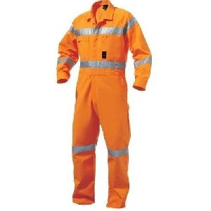 Collar Non Woven Safety Suits, Feature : Anti Wrinkle, Disposable, Heat Resistant, Skin Friendly