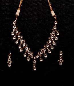 Exquisite Design Kundan Necklace Set