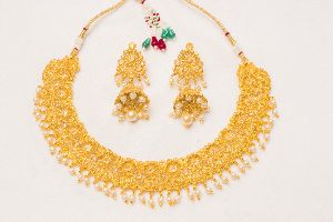 Floral Classic Pearl Necklace Set
