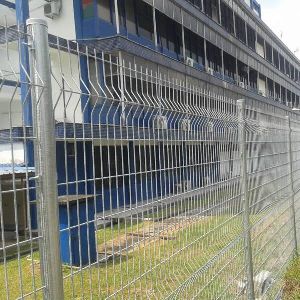 Perfect Curvy Welded Fence for Airports, Parks, Schools &amp; Sports Fields