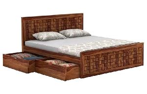 Polished Brown Wooden Bed, For Home Use, Hotel Use, Feature : High Strength, Quality Tested, Stylish