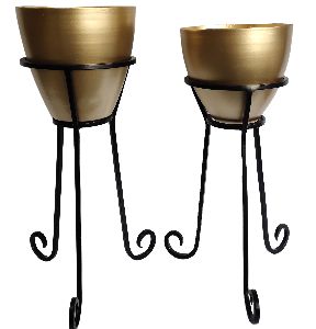 BLACK AND GOLD IRON STAND PLANTER
