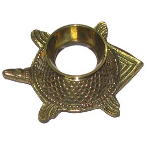 Kurma Stand for Placing Sankh or Salagram for worship in Brass &amp;ndash; S901448