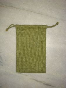 DYED JUTE POUCH WITH DYED DRAWSTRING