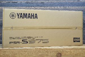 Yamaha PSR S975 61KEY Keyboard with  Bag