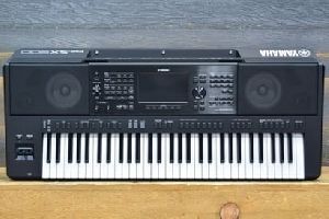 Yamaha PSR-SX900 Digital Workstation 61-Key Organ Initial Touch Digital Keyboard